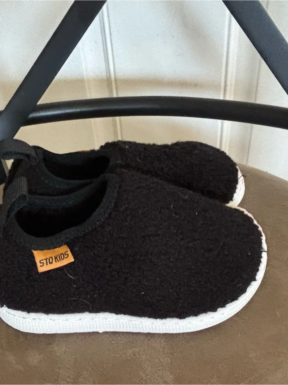 Size 8W STQ black soft Fleece Non Slip indoor/outdoor slip on shoes.  In EUC!